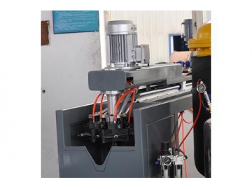Máquina inyectora de poliuretano para fabricación de cintas adhesivas