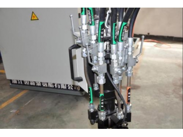 Máquina inyectora de poliuretano para fabricación de asientos de automóviles