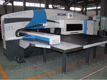 Punzonadora de torreta CNC con servoaccionameinto 30 Ton