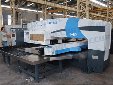 Punzonadora de torreta CNC para chapas de metal 50 ton