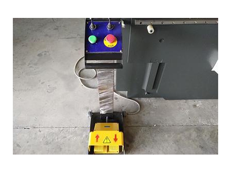 Plegadora con sistema electrohidráulico DA66T