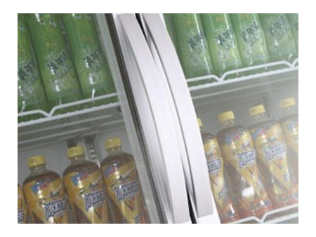 Expositor de bebidas con sistema de refrigeración de montaje superior