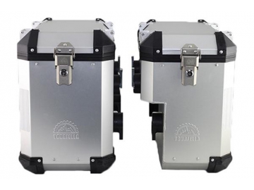Equipaje de alforjas de motocicleta Cosmo-Remus (Incluye porta alforjas y cajas de aluminio laterales) Equipaje de alforjas de motocicleta Cosmo-Remus (Incluye porta alforjas y cajas de aluminio laterales)