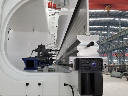 Plegadora con control CNC, serie 2-WF67K(Y)