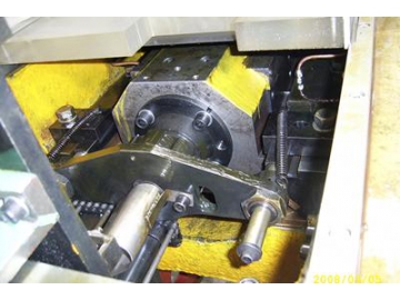 Prensa extrusora de impacto para la producción de tubos de aluminio