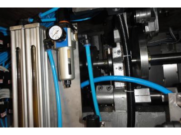 Máquina de cargado y sellado de pasta dental