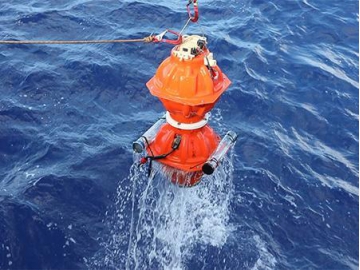 Sismómetro de fondo marino OBS