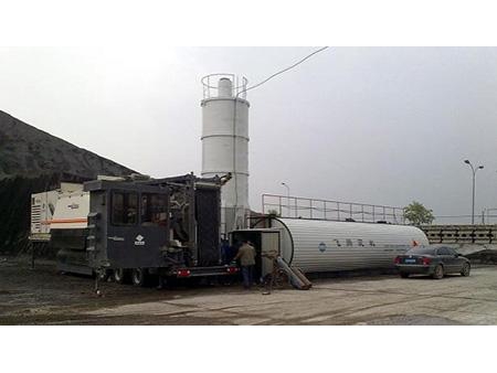 Tanque de asfalto con calentamiento por aceite térmico con grupo de Wirtgen