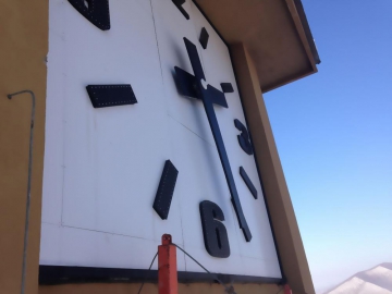Reloj de Torre con Montaje Semi-empotrado