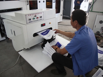 Máquina para producción de bolsas no tejidas WFB-KT