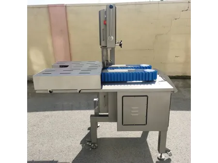 Sierra de cinta automática para carne congelada (en 2 trozos)