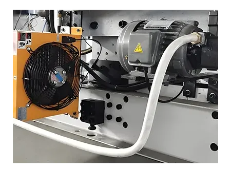Troqueladora con plegado automático y unidad de stripping/pelado de cama plana