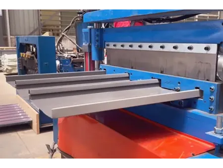 Láminas para techo con fijación oculta para sistema BIPV