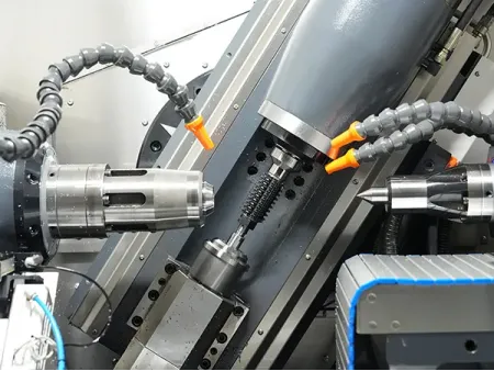 Talladora de engranajes horizontal CNC