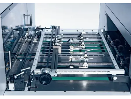 Máquina troqueladora (7700 hojas/h)