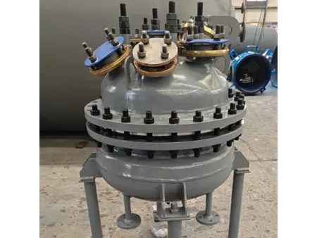 Reactor con revestimiento de vidrio de alta presión