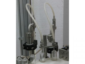 Máquina llenadora y engastadora de frascos de perfume